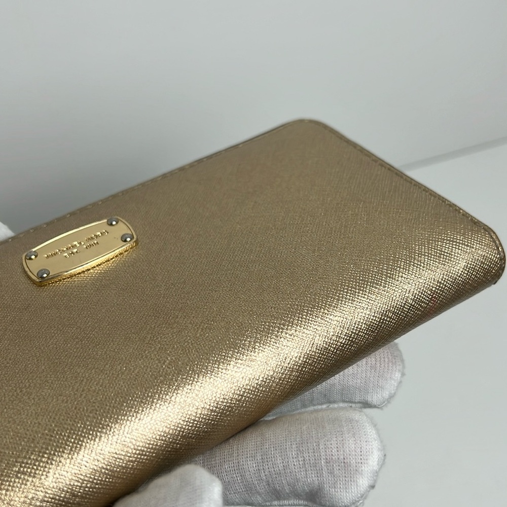 Michael Kors Wallet - Picture 6 of 17